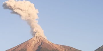 Guatemala suspende clases en dos municipios de Quetzaltenango por actividad del volcán Santiaguito