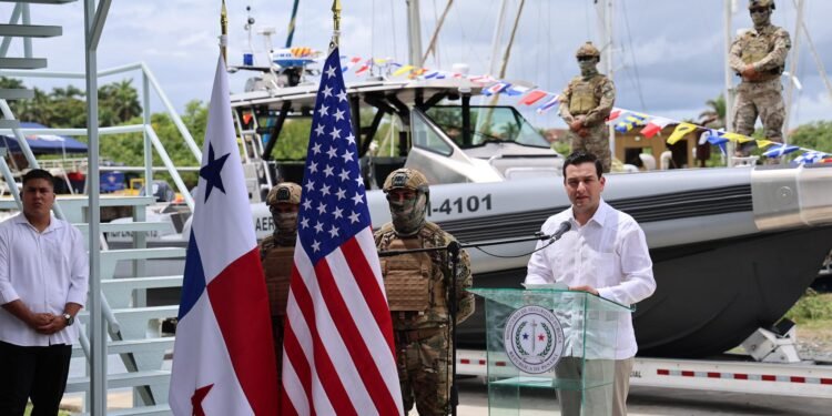 EE UU dona a Panamá lanchas interceptoras para reforzar lucha antidrogas