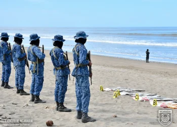 Ejército sandinista asegura que incautó 82 paquetes de cocaína en costa del Pacífico