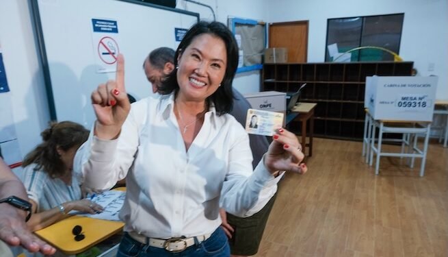 Keiko Fujimori lidera elecciones en Perú pero habrá segunda vuelta