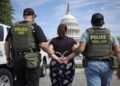 El plan de Estados Unidos para financiar deportaciones por hasta 10 años avanza sin consenso en el Congreso