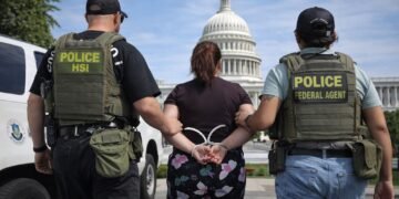 El plan de Estados Unidos para financiar deportaciones por hasta 10 años avanza sin consenso en el Congreso