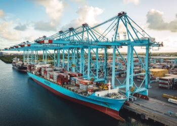 China presiona a navieras internacionales para salir de puertos del Canal de Panamá