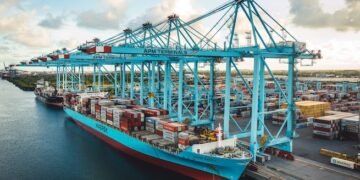 China presiona a navieras internacionales para salir de puertos del Canal de Panamá