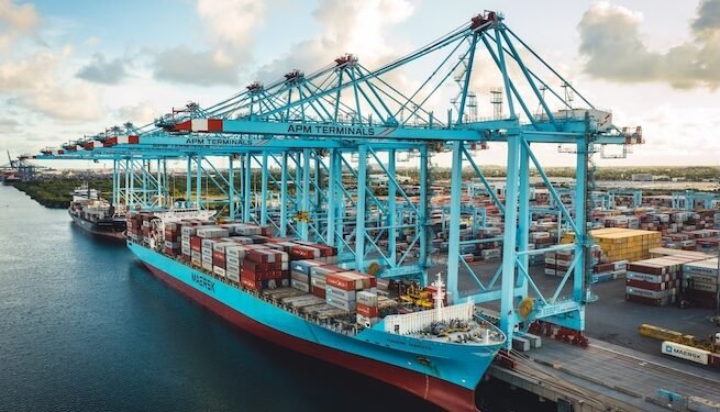 China presiona a navieras internacionales para salir de puertos del Canal de Panamá