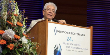 Asociación alemana de jueces premia a juez guatemalteco obligado a exiliarse por combatir la corrupción