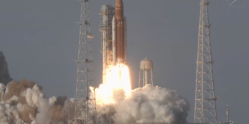 Artemis II despega con éxito en histórica misión tripulada lunar