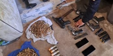 Decomisan en Guatemala un arsenal con lanzagranadas y fusiles en operativo contra pandillas