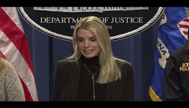 Donald Trump destituye a la fiscal general Pam Bondi y nombra interino a Todd Blanche