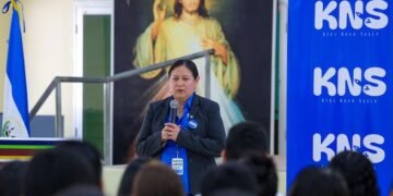 Una salvadoreña en la NASA: Patricia Ortiz inspira a jóvenes tras participar en Artemis II