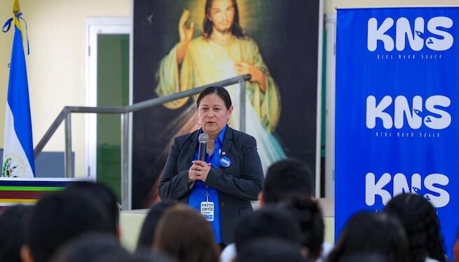 Una salvadoreña en la NASA: Patricia Ortiz inspira a jóvenes tras participar en Artemis II