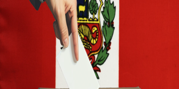 El ‘déjà vu’ electoral peruano: 35 candidatos, volatilidad y el eterno voto del mal menor