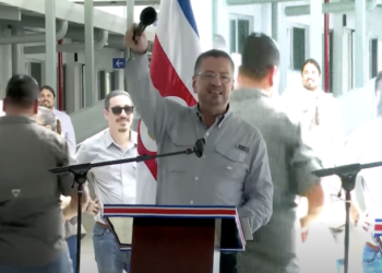 Presidente costarricense llama a futuros diputados a apoderarse del Poder Judicial en virulento discurso