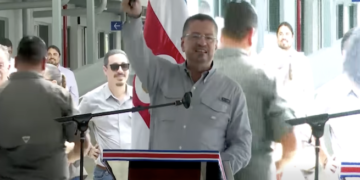 Presidente costarricense llama a futuros diputados a apoderarse del Poder Judicial en virulento discurso