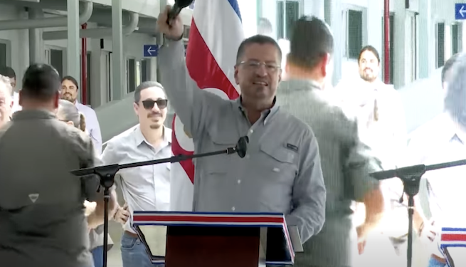 Presidente costarricense llama a futuros diputados a apoderarse del Poder Judicial en virulento discurso