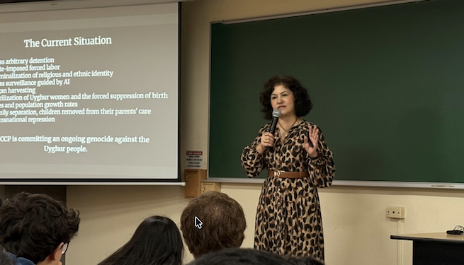 Activista alerta a guatemaltecos sobre la manipulación de la propaganda china a través de visitas controladas