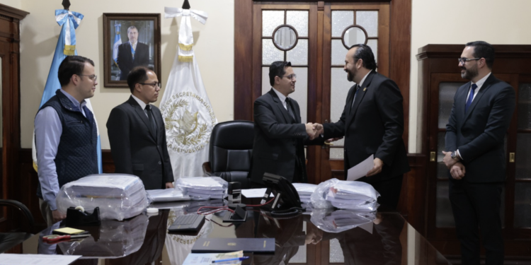 Presidencia guatemalteca recibe lista de seis aspirantes a fiscal general