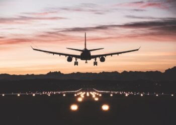 Centroamérica avanza hacia vuelos “domésticos”: El Salvador, Guatemala y Honduras negocian bajar costos y eliminar trámites