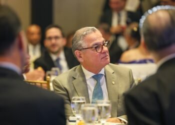 Ministerio Público panameño investiga al contralor Anel Flores por interrumpir interrogatorios a auditores forenses