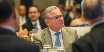 Ministerio Público panameño investiga al contralor Anel Flores por interrumpir interrogatorios a auditores forenses