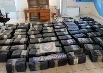 Interceptan en Costa Rica lancha con más de una tonelada de droga