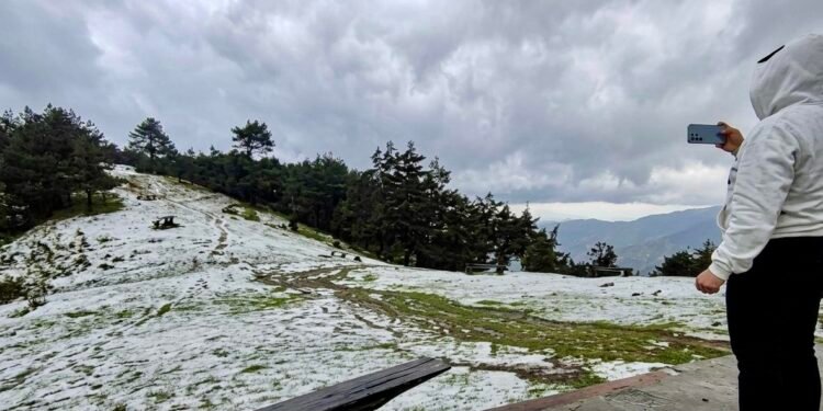 Tormenta de granizo cubre de hielo el punto más alto de El Salvador