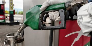 Guatemala fija rebaja de hasta $1 por galón y obliga a gasolineras a exhibir precios de referencia