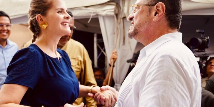 Rodrigo Chaves aún no confirma si será ministro en el próximo Gobierno costarricense, dice presidenta electa