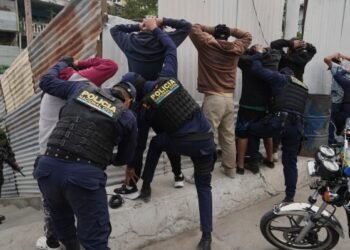 Guatemala ejecuta 164 allanamientos y desarticula 5 estructuras de extorsión ligadas a pandillas