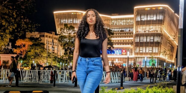 Nuevo giro en el caso d4vd: la víctima es una salvadoreña de 14 años y el cantante ya enfrenta cargos por homicidio agravado