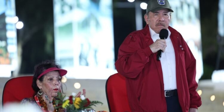 Dictador de Nicaragua arremete contra EE UU, cuestiona sanciones y se burla de desterrados