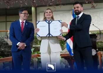 Presidenta de Costa Rica autoriza préstamos por $800 millones para la construcción del Tren Rápido de Pasajeros