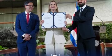 Presidenta de Costa Rica autoriza préstamos por $800 millones para la construcción del Tren Rápido de Pasajeros