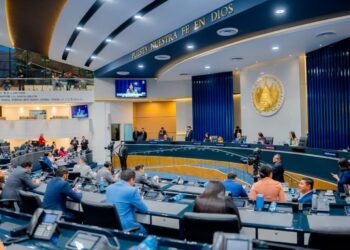 Asamblea salvadoreña aprueba reforma para asignar seis diputados que serán elegidos por la diáspora