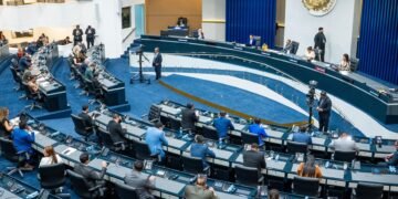 Asamblea salvadoreña ratifica reformas constitucionales para diputados de la diáspora y cambiar elección de Tribunal Electoral