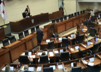 Panamá aprueba ley que impone 15% de impuesto a empresas por rentas pasivas extranjeras