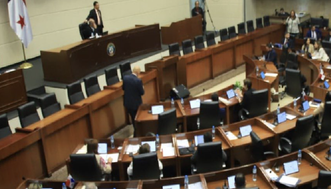 Panamá aprueba ley que impone 15% de impuesto a empresas por rentas pasivas extranjeras