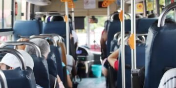 Costa Rica aprueba alza en tarifas de buses y taxis