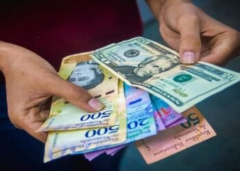 Expertos debaten entre la dolarización y devolver la autonomía del Banco Central venezolano