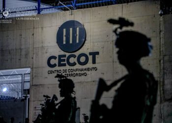 Ministros de Justicia y Seguridad de Costa Rica visitan El Salvador para replicar características del CECOT en nueva megacárcel