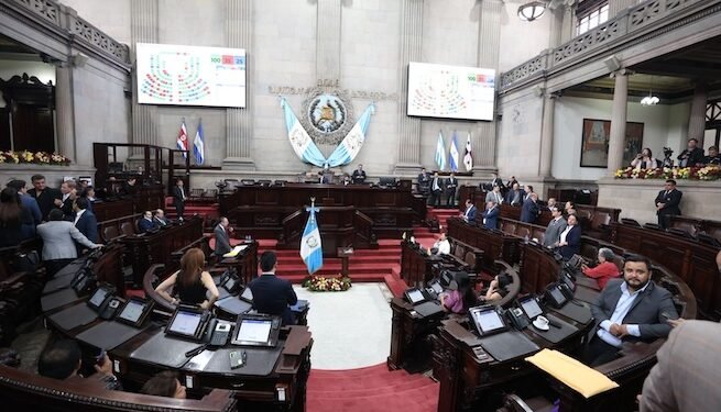Estados Unidos urge a Guatemala aprobar ley contra lavado de dinero