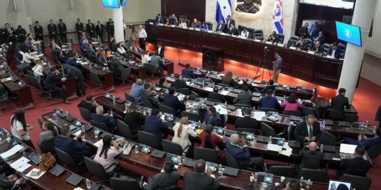 Congreso de Honduras ha descontado más de $26,000 en salarios de diputados que llegan tarde o interrumpen sesiones
