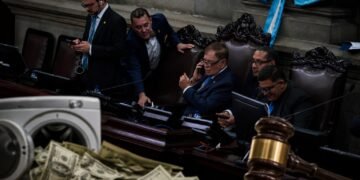 Guatemala enfrenta trabas en ley antilavado: Congreso necesita 107 votos y el receso complica acuerdos