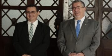Enormes desafíos esperan al nuevo fiscal general de Guatemala, advierte exembajador estadounidense