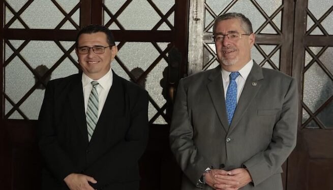 Enormes desafíos esperan al nuevo fiscal general de Guatemala, advierte exembajador estadounidense