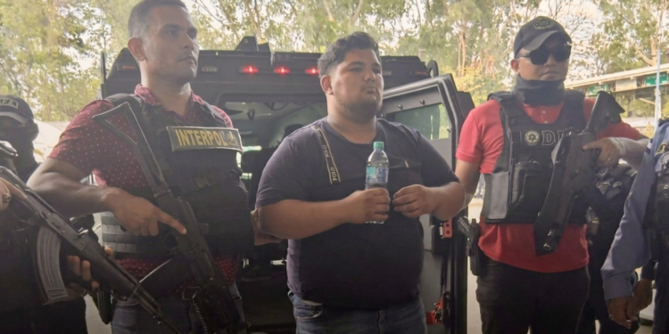 Guatemala entrega a Honduras a sospechoso vinculado a masacre de cinco policías