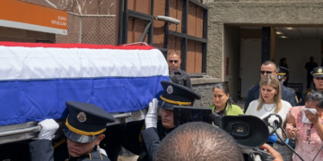 Presidenta de Costa Rica promete cambios tras asesinato de policía y cuestiona liberación de sospechoso detenido 29 veces