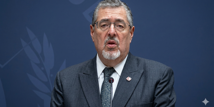 Presidente de Guatemala urge aprobar ley antilavado y dice que incidente armado en frontera fue del lado de Honduras