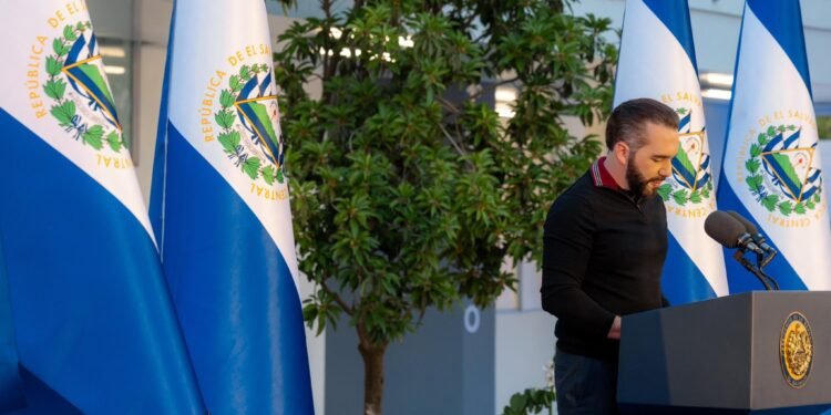 Bukele anuncia entrega 70 escuelas renovadas en El Salvador y amplía programa educativo