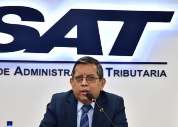 Fiscalía guatemalteca gira orden de captura contra exadministrador tributario y ahora embajador en Honduras